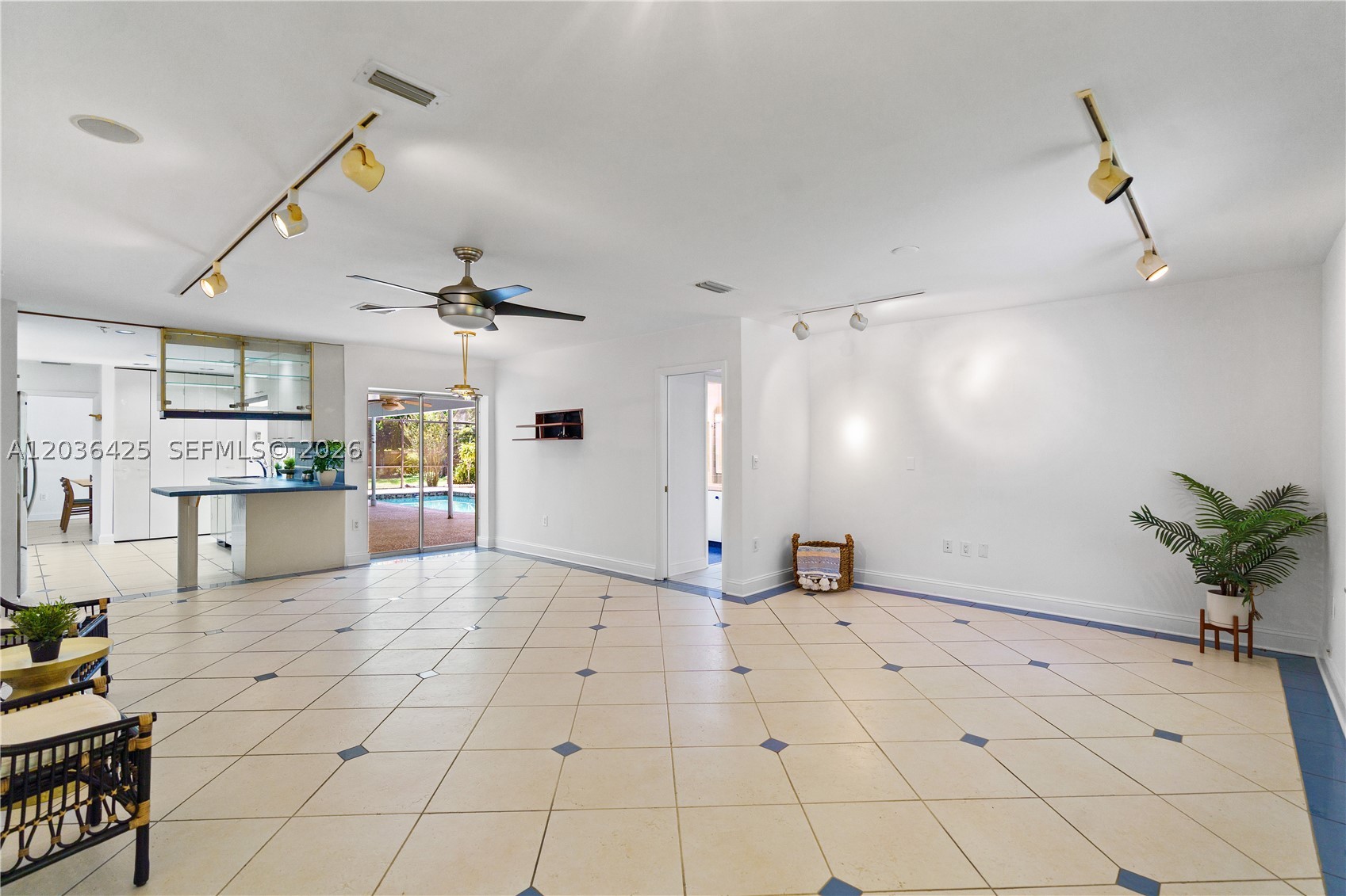 CORAL REEF ESTATES - Residential