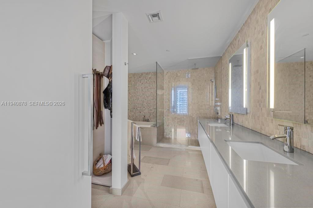 REACH CONDO - Residential