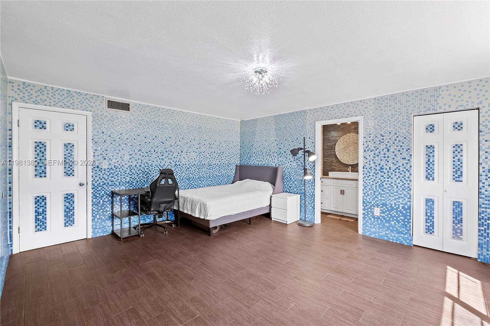 CARIBBEAN HOUSE CONDO - Residential