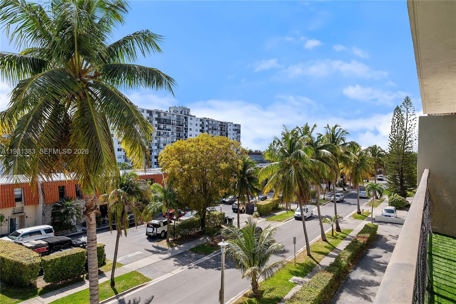 CARIBBEAN HOUSE CONDO - Residential
