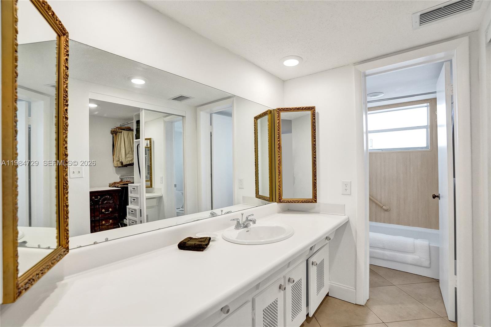 TOPAZ SOUTH CONDO - Residential