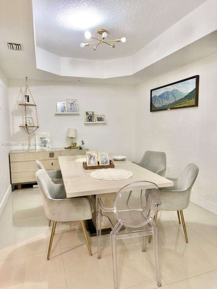 THE COURTS AT DORAL ISLES - Residential