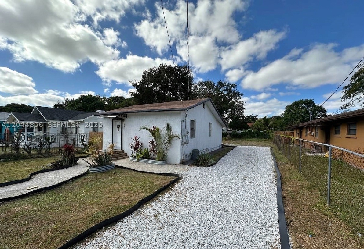 BUENA VISTA GARDENS - Residential Lease