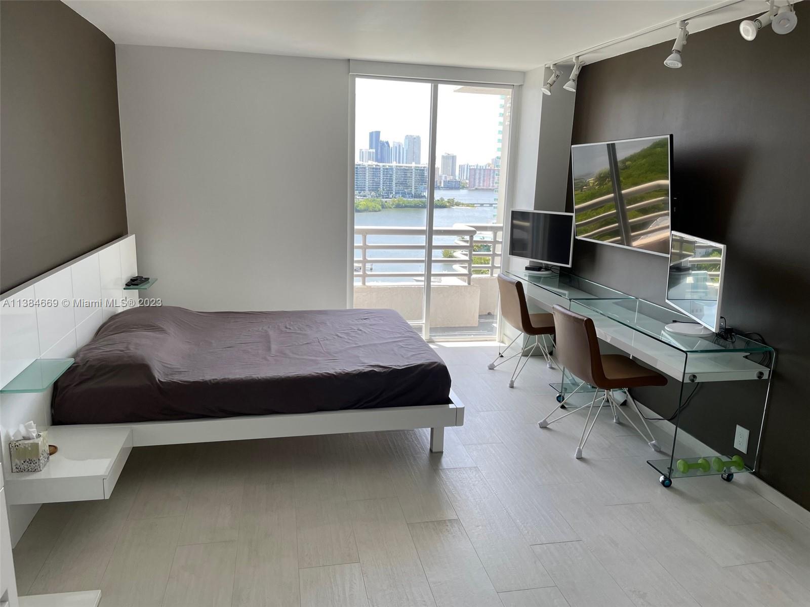 PARC CENTRAL AVENTURA SOUT - Residential