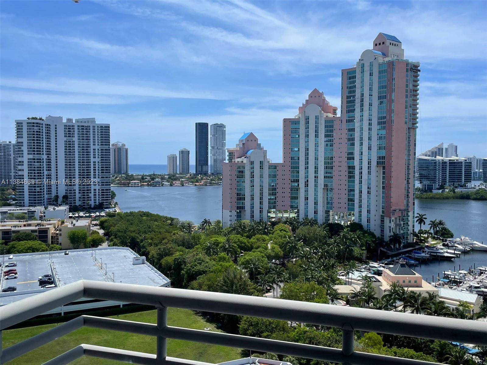 PARC CENTRAL AVENTURA SOUT - Residential