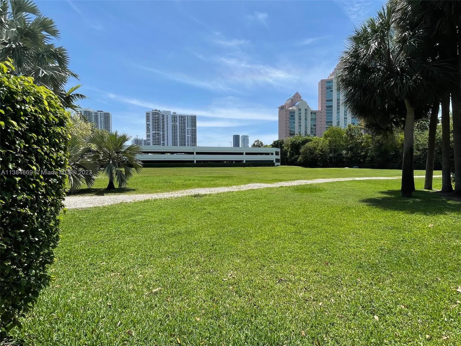 PARC CENTRAL AVENTURA SOUT - Residential