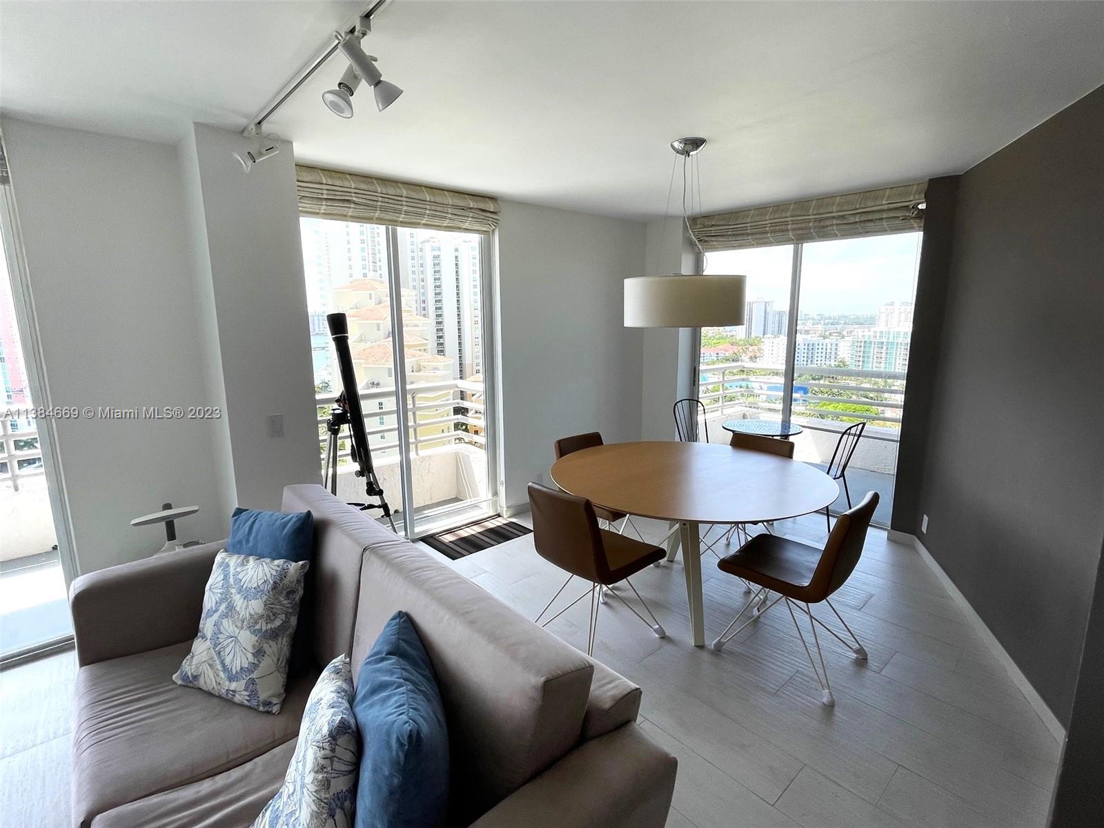 PARC CENTRAL AVENTURA SOUT - Residential