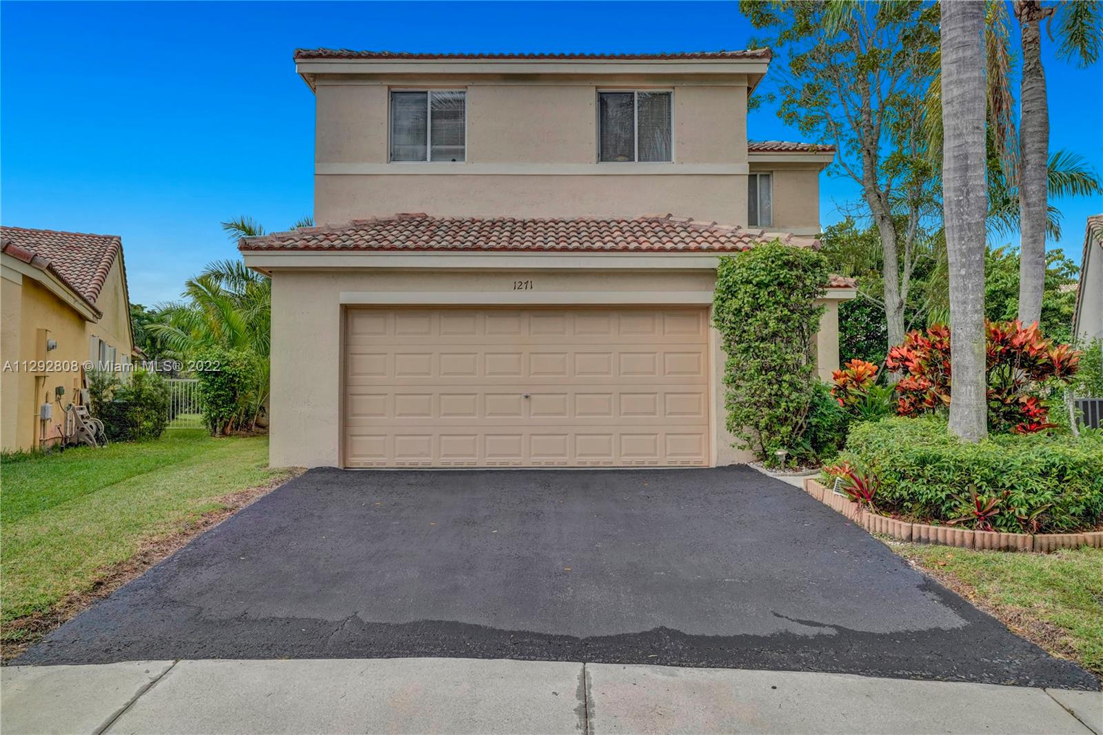 Welcome to this meticulously maintained 4 bed / 2.5 2 1,900 SqFt one story home in the sought-after Savannah gated community in Weston. This home has a lot of natural light with an open floor plan and is located on a very quiet cul-de-sac lot, surrounded by a lush landscaping. The pie shaped lot gives you the space to have your dream backyard with complete privacy. This resort style community has 2 gates, offering easy access. EXCELLENT SCHOOL DISTRICT (A+) and known for its amazing recreation: 3 pools, mini-golf, community clubhouse, basketball, tot lot, & more with low HOA! 24-hour guard and convenient location to highways and a short drive to Ft. Lauderdale airport and to the beach