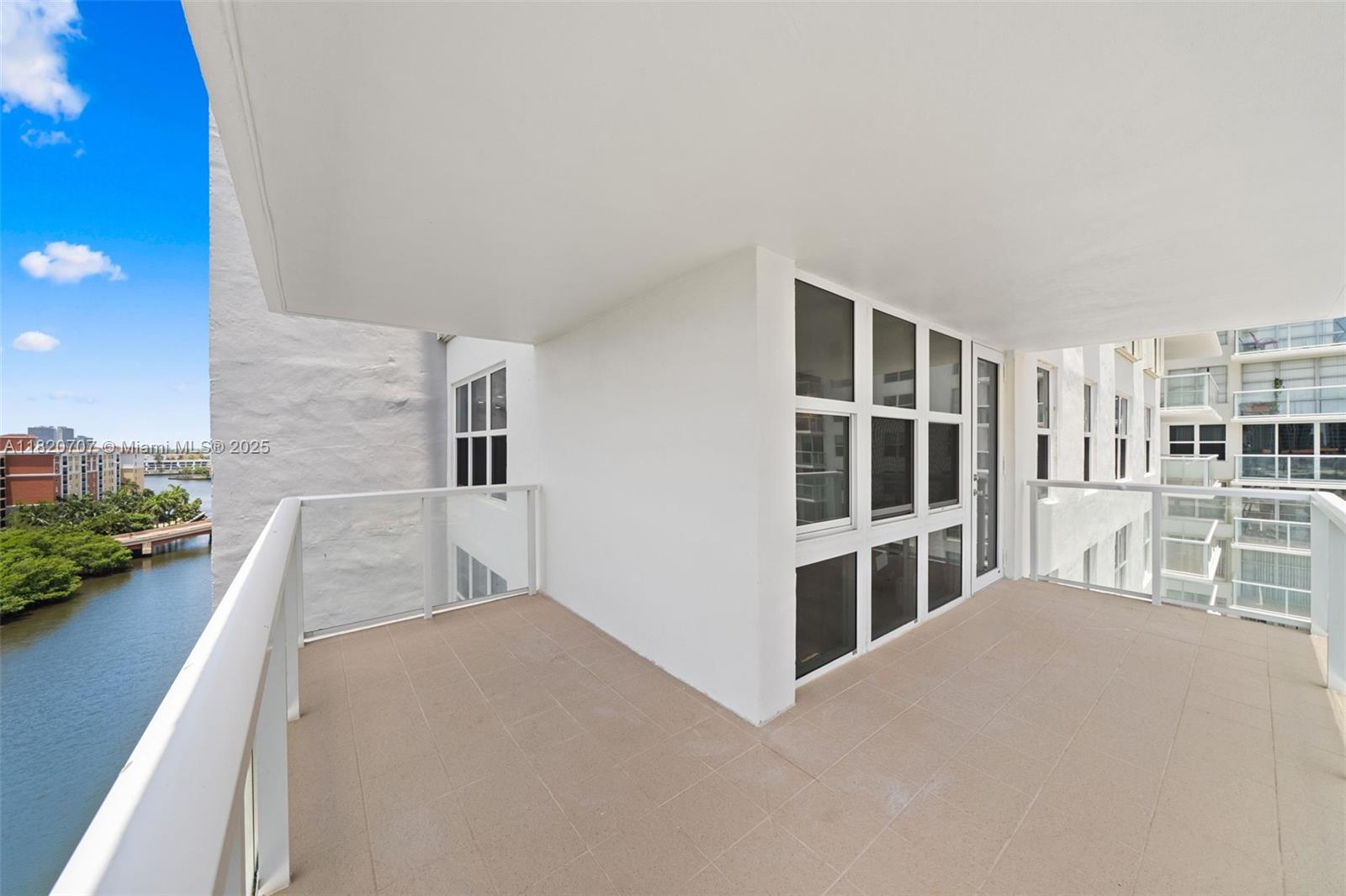 WINSTON TOWER 300 CONDO - Residential