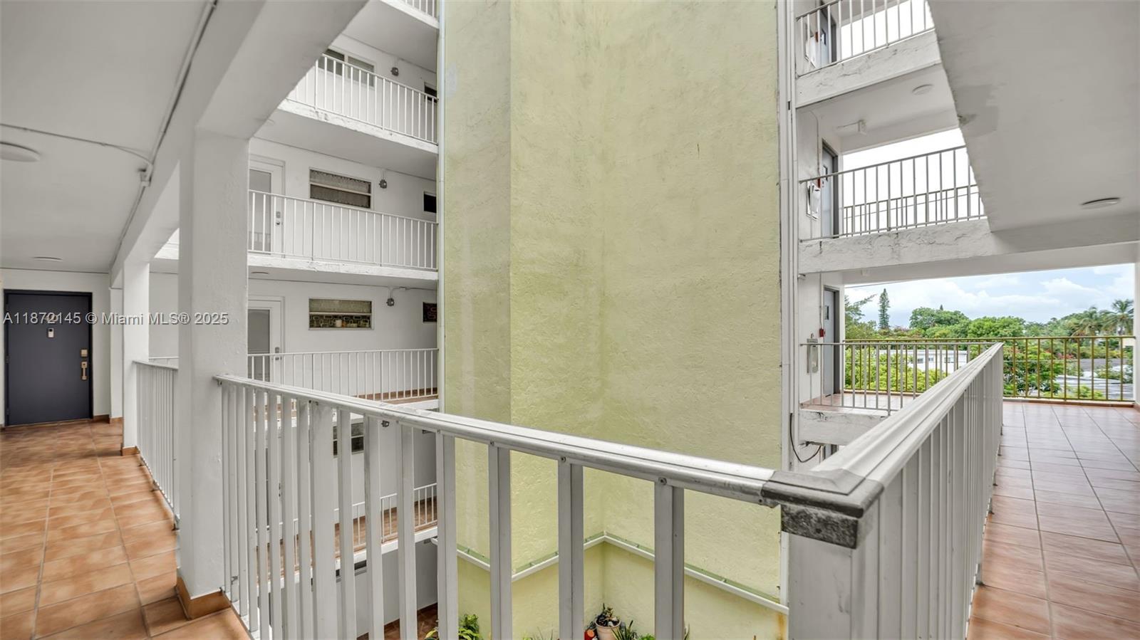 DOMINO ONE CONDO - Residential