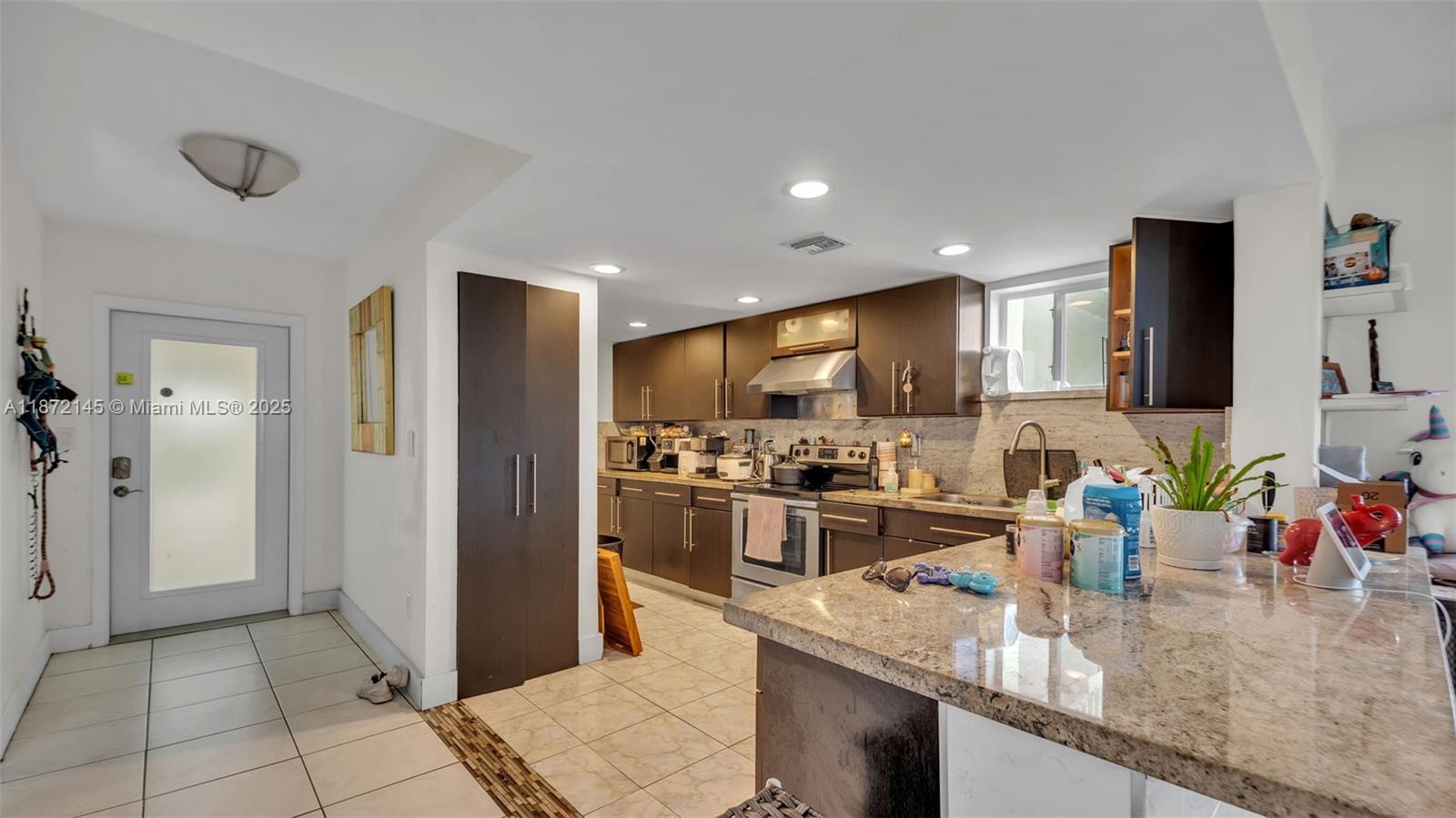 DOMINO ONE CONDO - Residential