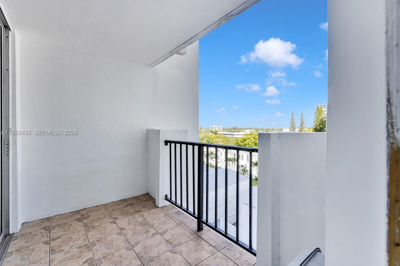 COMMODORE PLAZA CONDO - Residential