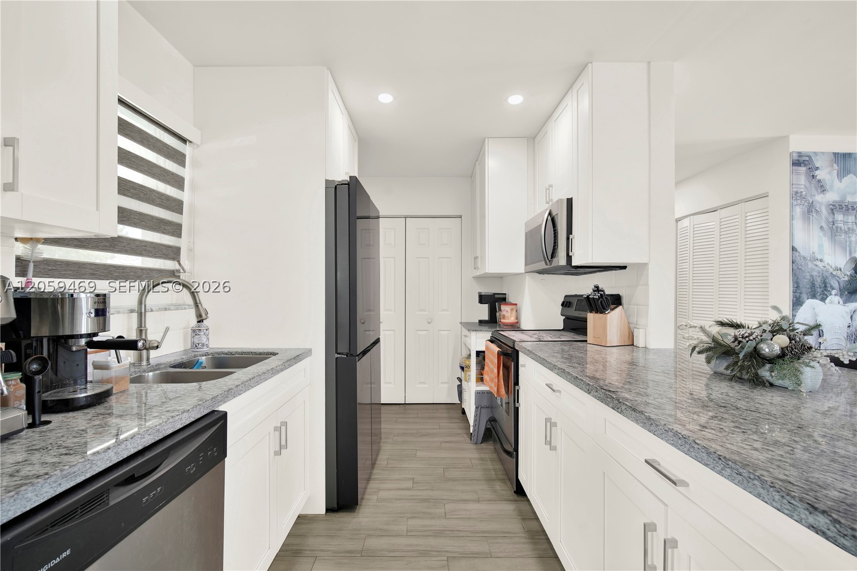 MEADOW WOOD MANOR SEC I - Residential