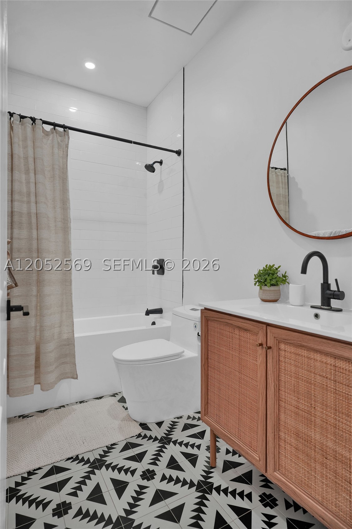 LAKES BY THE BAY CEE - Residential