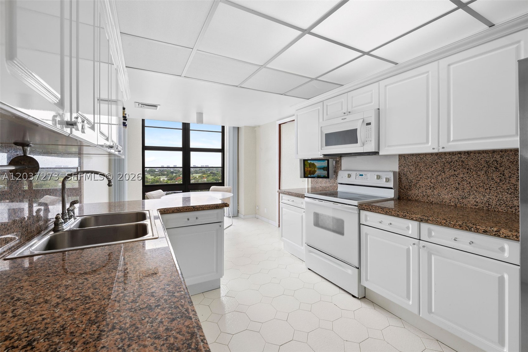 TOWERHOUSE CONDO - Residential