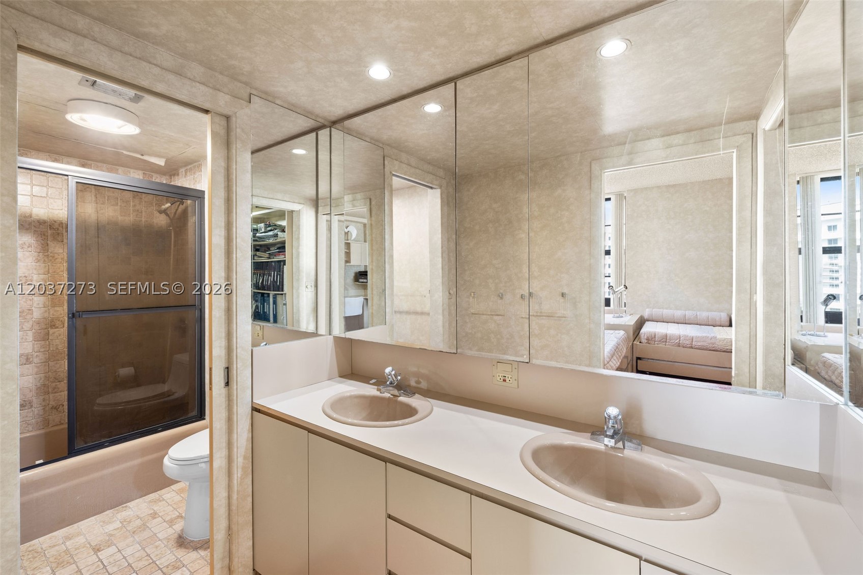 TOWERHOUSE CONDO - Residential
