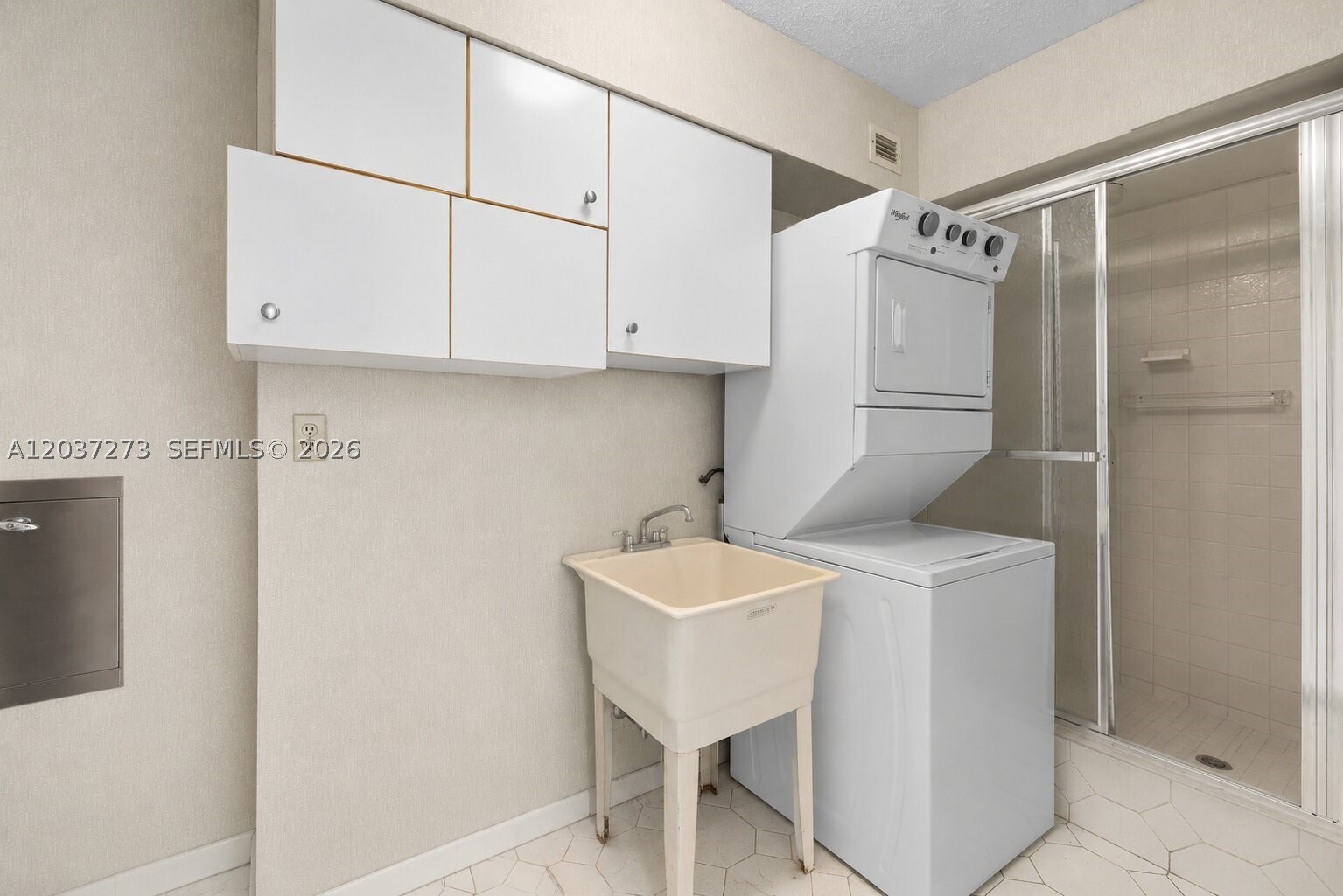 TOWERHOUSE CONDO - Residential