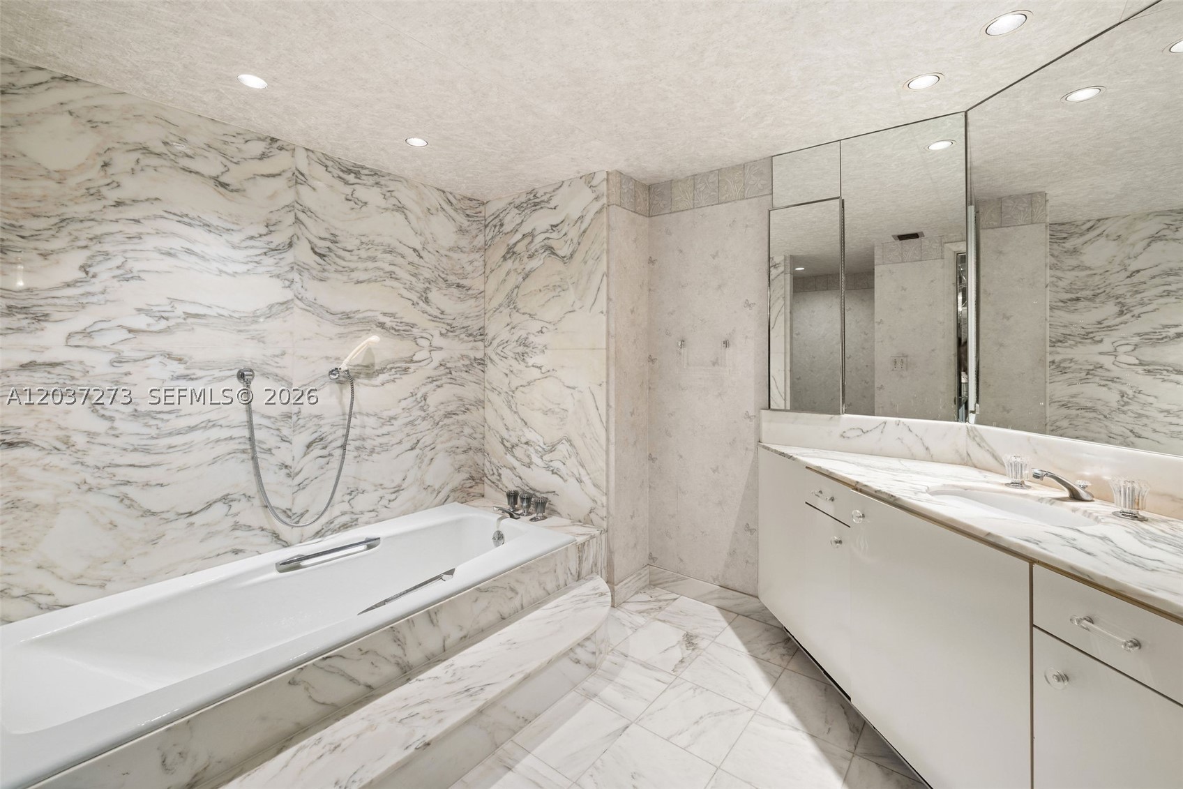 TOWERHOUSE CONDO - Residential