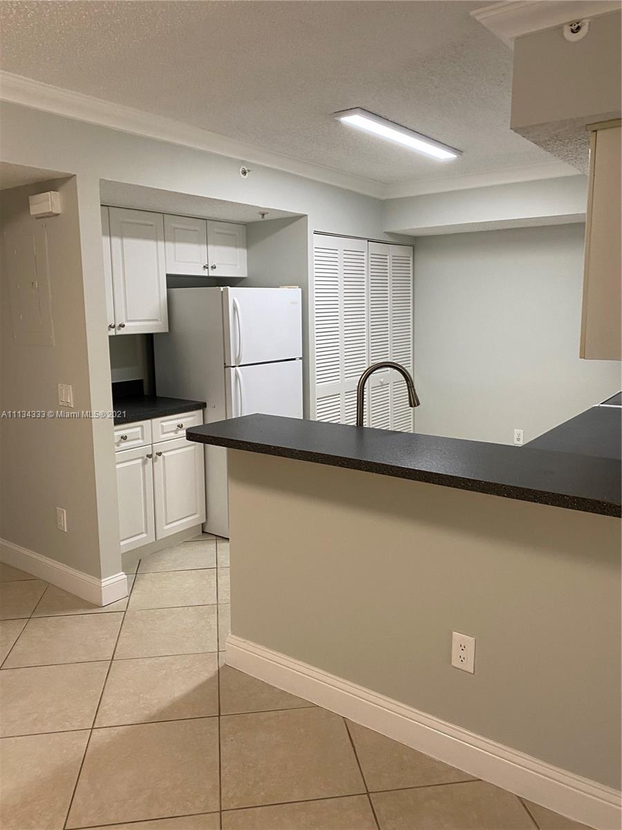 LA VIA CONDO - Residential Lease
