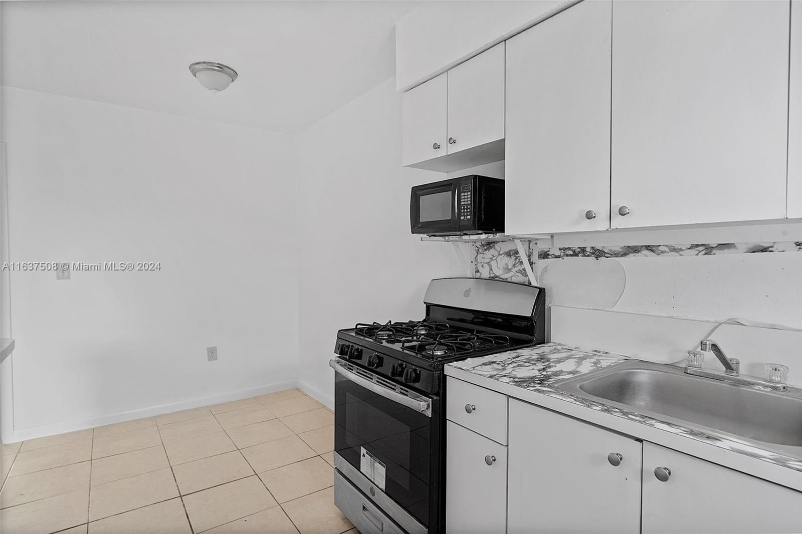 GABLES EDGE CONDO - Residential Lease