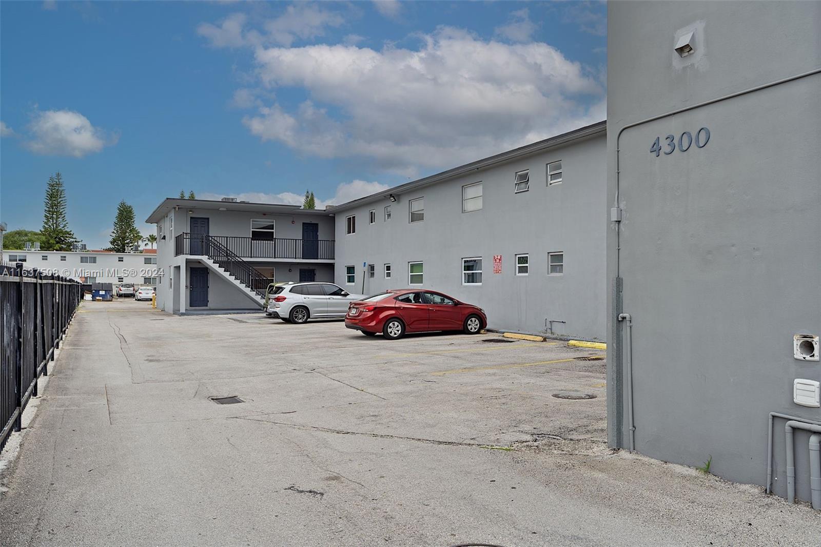 Well maintained 1/1 unit in the heart of Miami, with easy access to Coral Gables, South Miami and Downtown. Close to the Palmetto expressway and the Dolphin expressway. Brand new stainless steel refridgarator. Close parks and excellent schools.