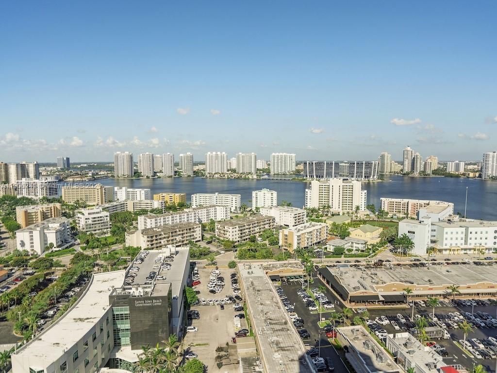 TRUMP INTERNATIONAL SONES - Residential