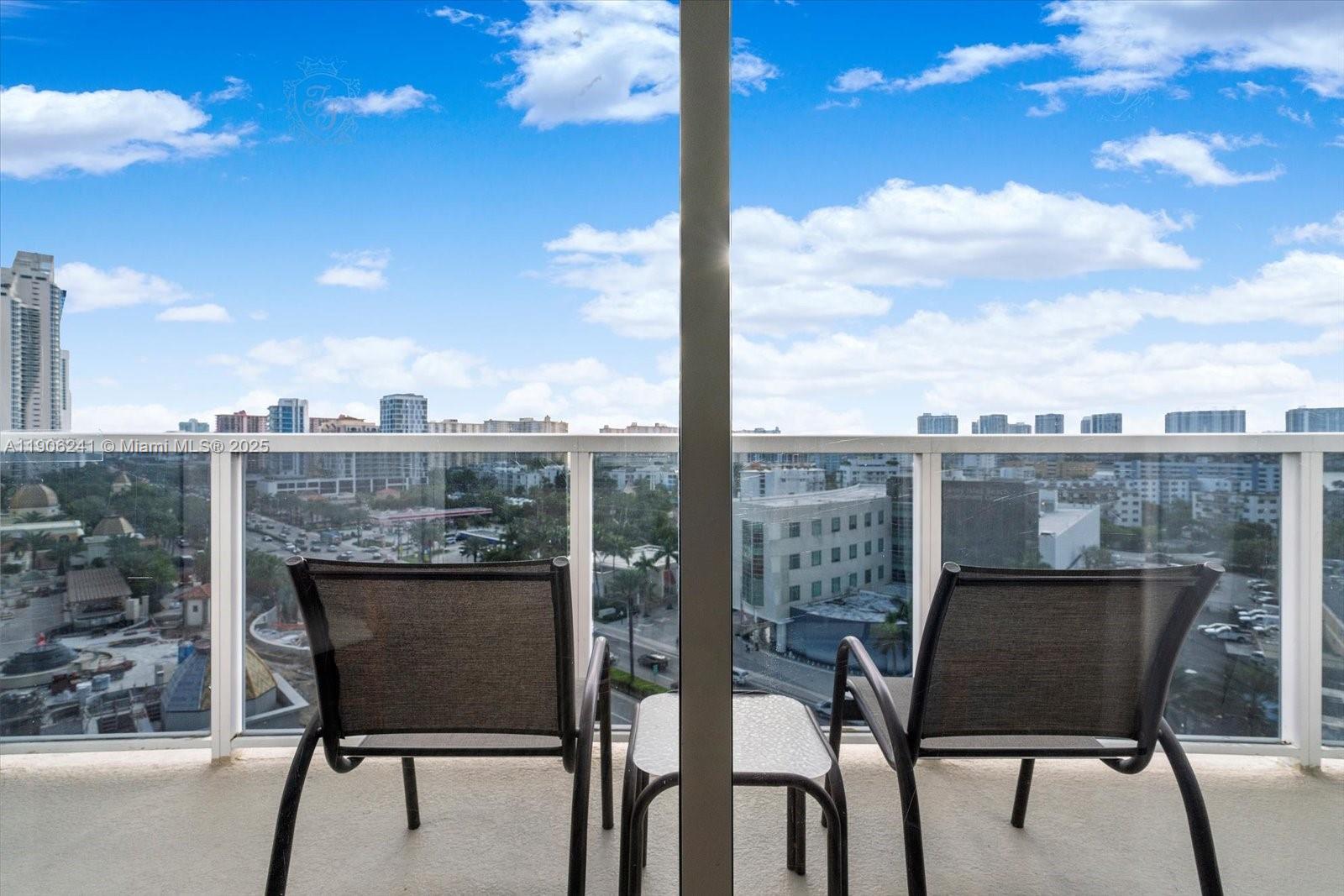 TRUMP INTERNATIONAL SONES - Residential
