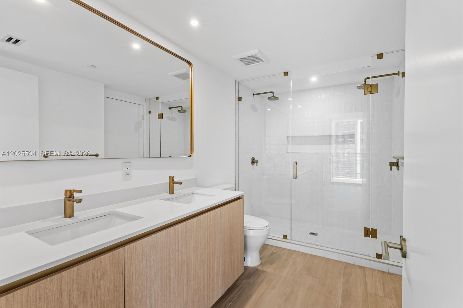 THE STANDARD MIDTOWN - Residential Lease