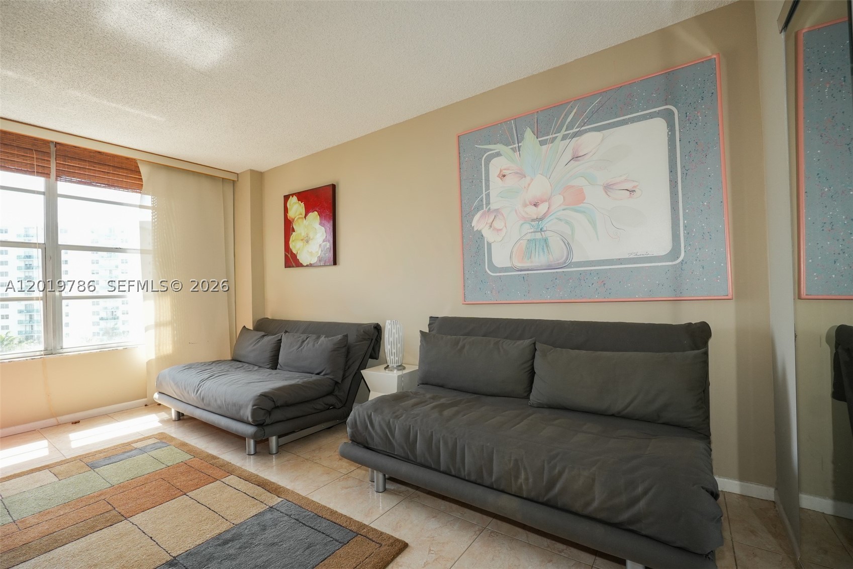 HALLMARK OF HOLLYWOOD CON - Residential
