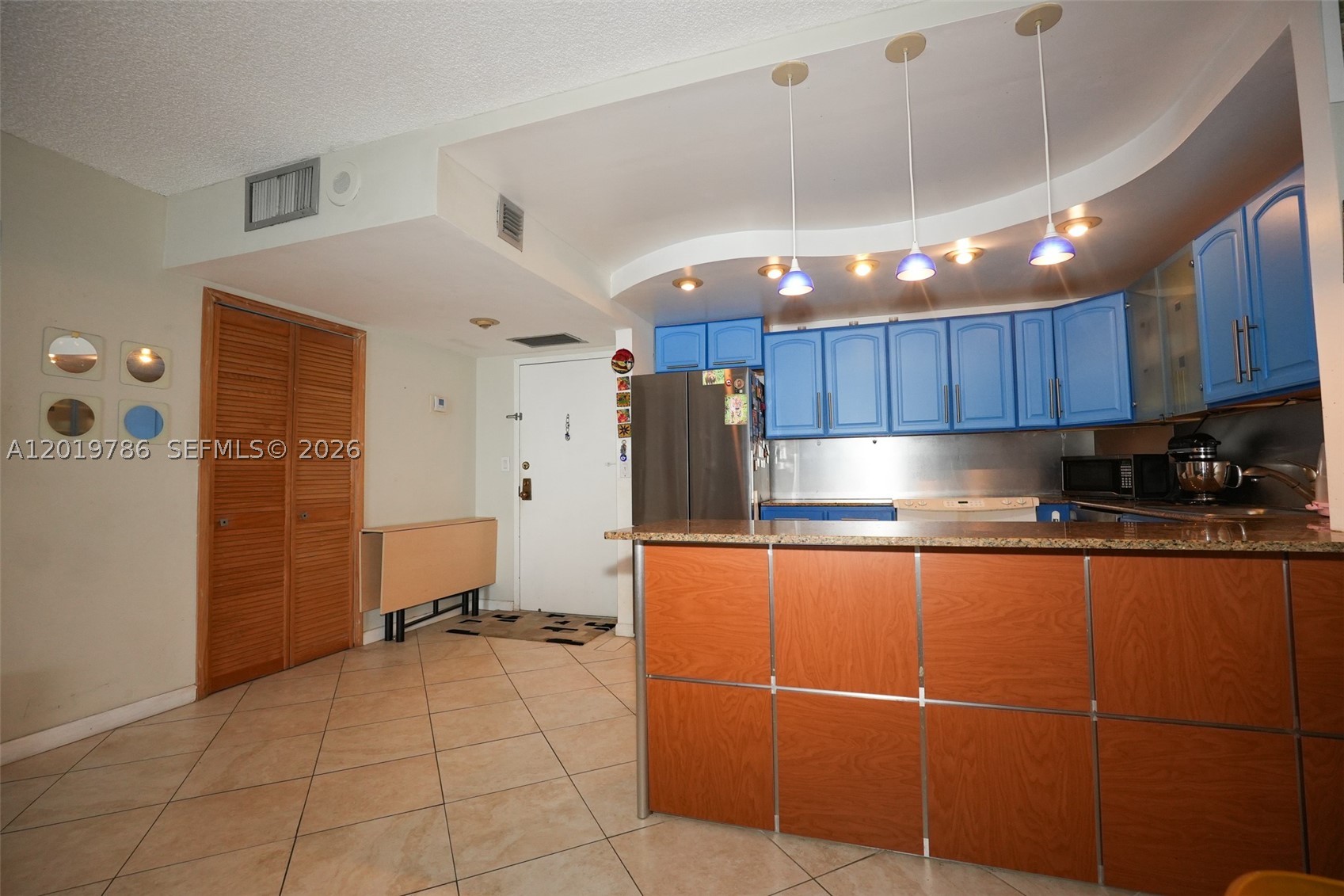 HALLMARK OF HOLLYWOOD CON - Residential