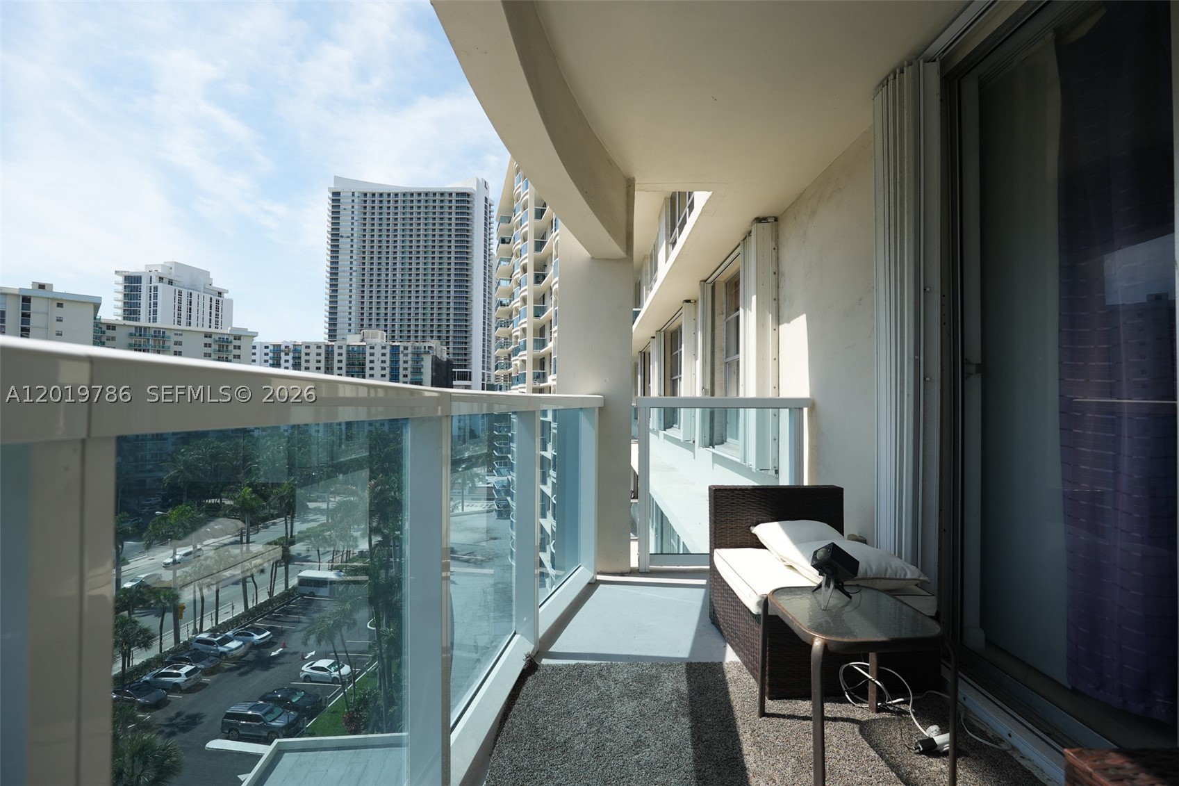 HALLMARK OF HOLLYWOOD CON - Residential