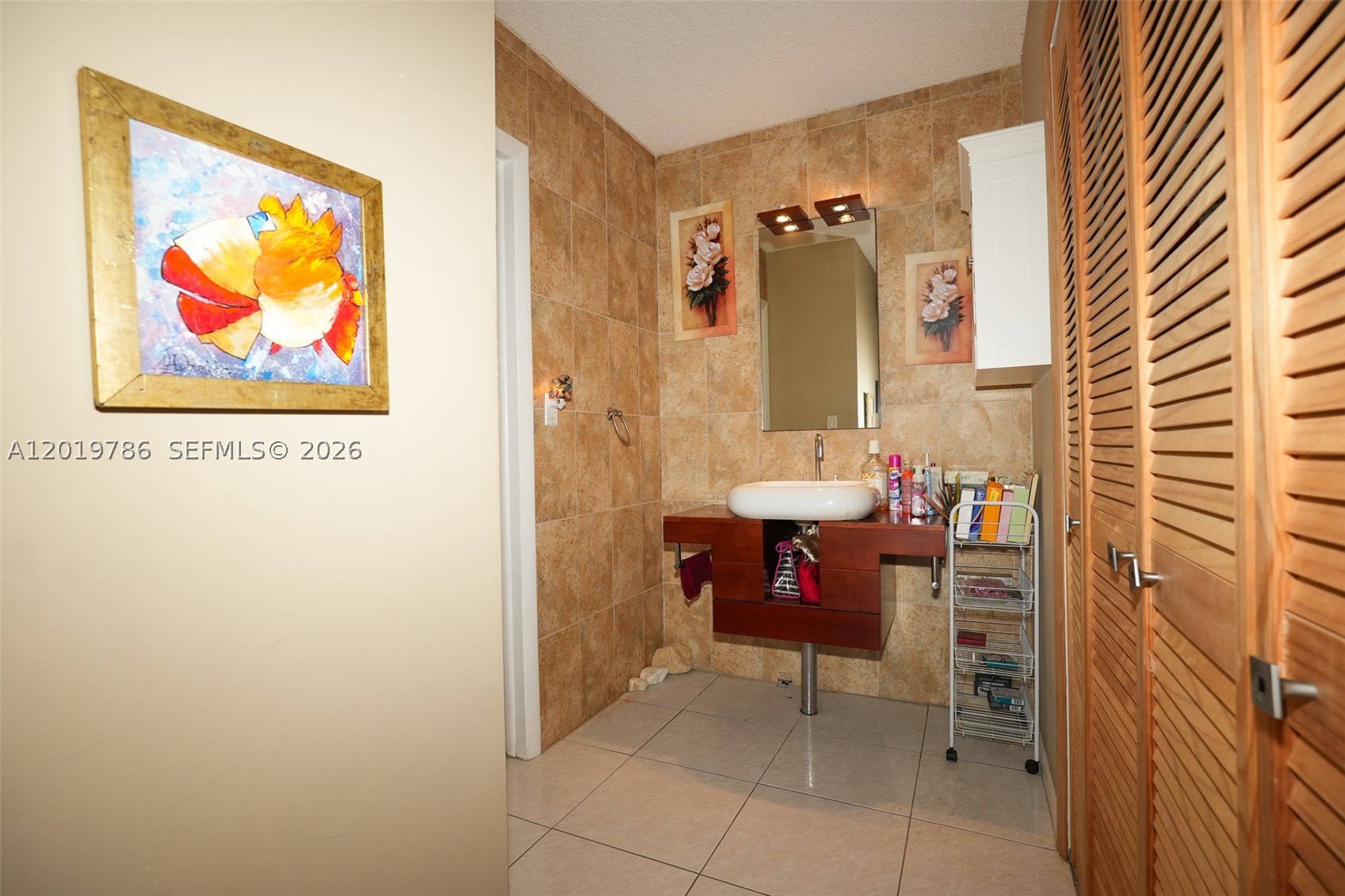 HALLMARK OF HOLLYWOOD CON - Residential