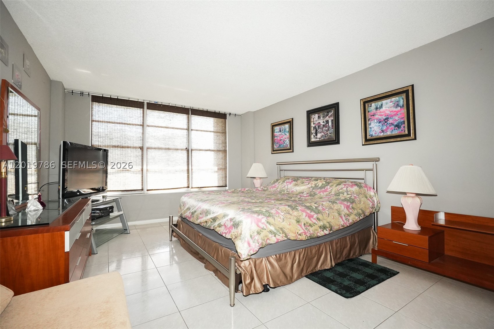 HALLMARK OF HOLLYWOOD CON - Residential