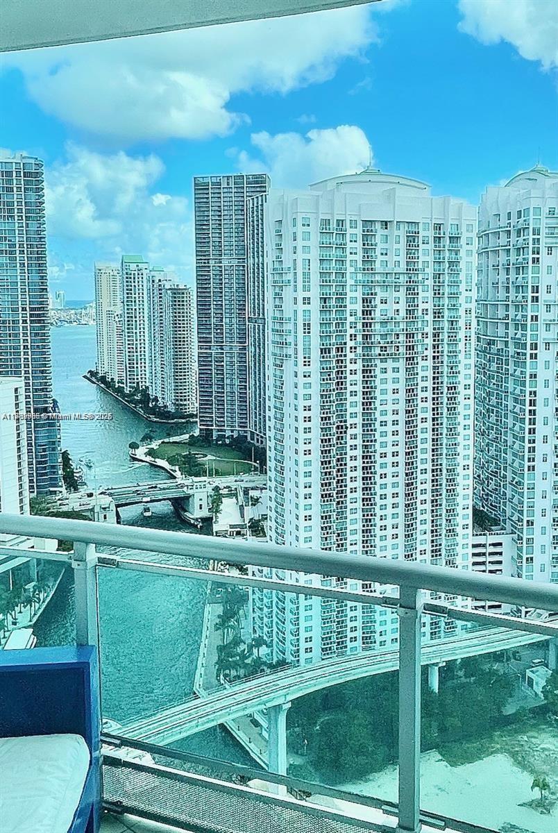 WIND CONDO - Residential