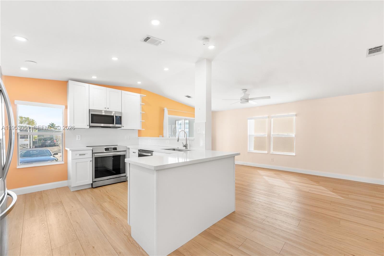 RAVENSWOOD ESTATES & MARI - Residential