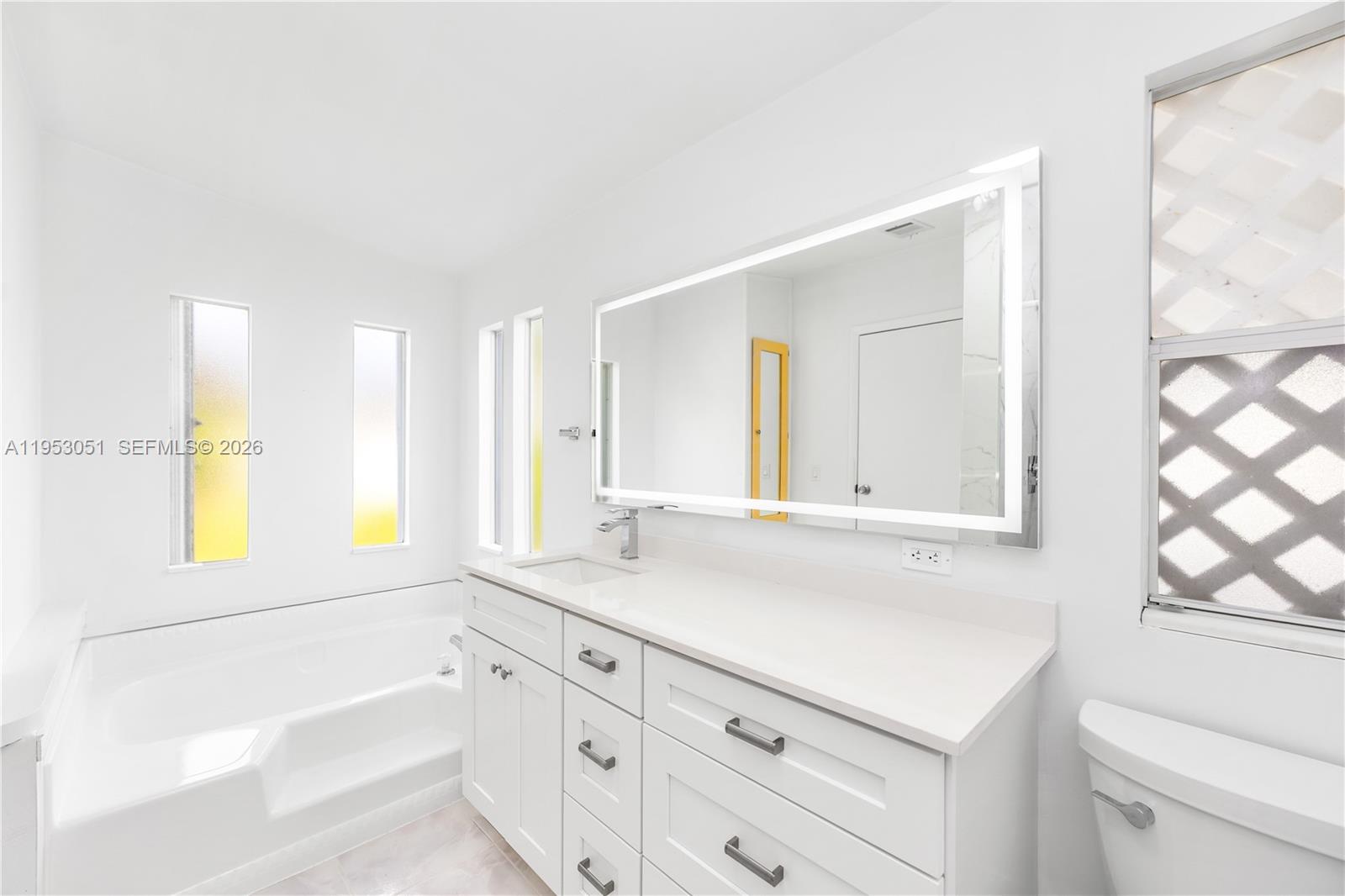 RAVENSWOOD ESTATES & MARI - Residential