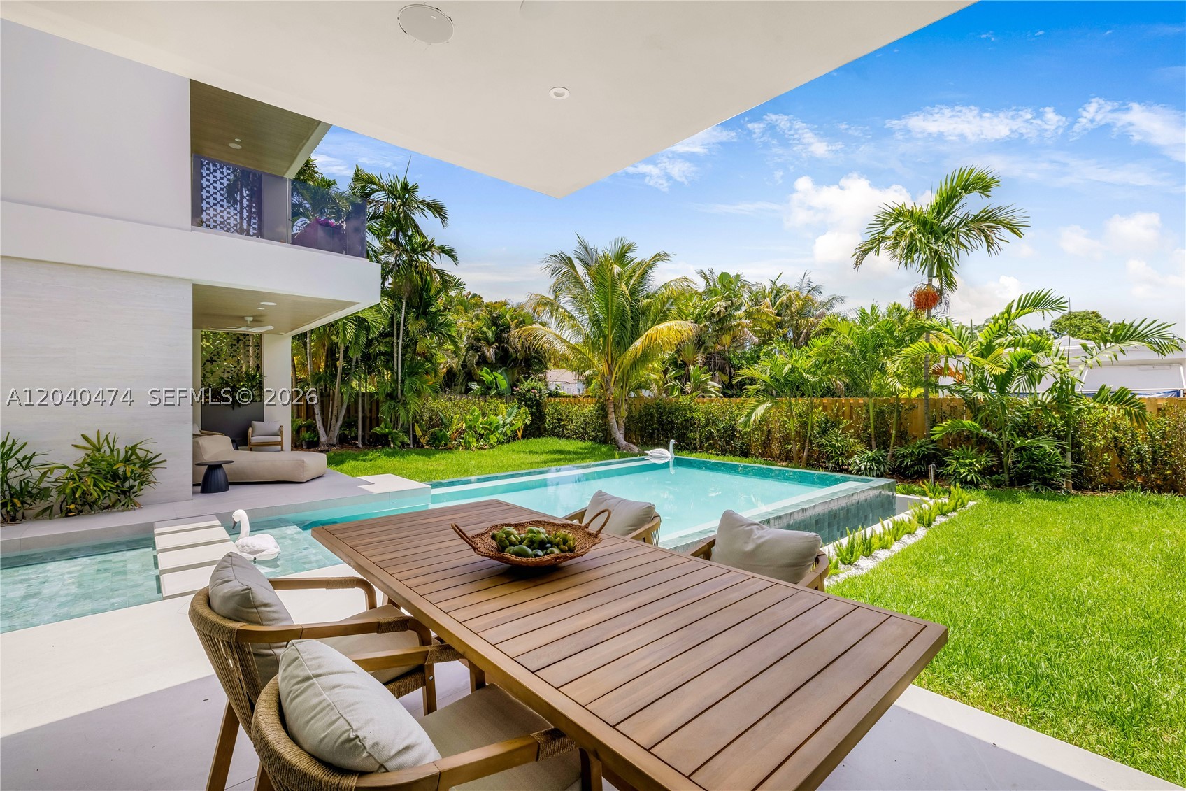 BISCAYNE LAWN EXTENSION - Residential