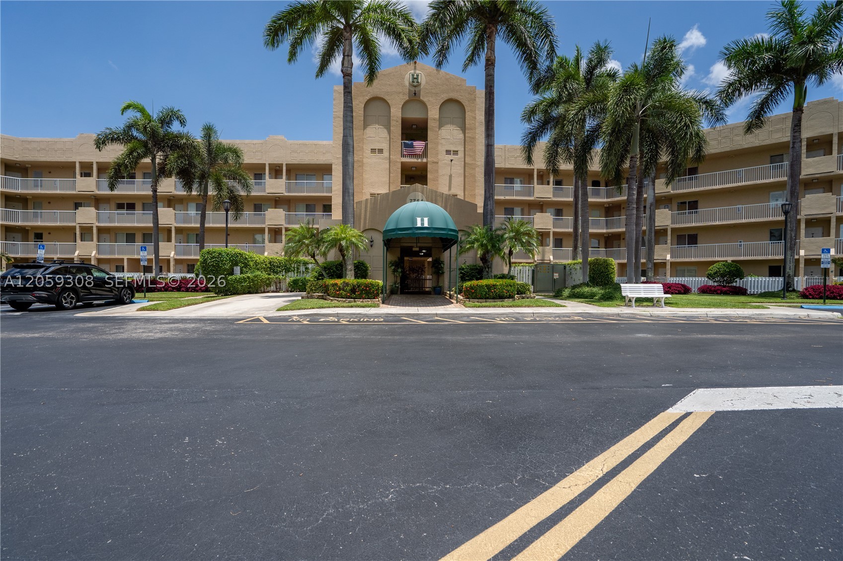 YOU WILL LOVE THIS CONDO!  JUST MAKE IT YOUR OWN WITH YOUR SPECIAL TOUCHES. ENJOY THE TERRACE WITH A GORGEOUS LAKE VIEW. BREAKFAST ROOM IN FRONT OF KITCHEN. SPLIT FLOOR PLAN WITH TWO LARGE BEDROOMS.  PRINCIPAL BEDROOM HAS LARGE CLOSETS. BUILDING IS CLOSE TO THE SOUTHAMPTON CLUBHOUSE WITH POOL, SMALL WORKOUT ROOM, AND KITCHEN, AND SOCIAL AREA. TENNIS AND PICKLEBALL COURTS . THIS 55+ COMMUNITY HAS MANY PLANNED  ACTIVITIES DAILY.  FREE STANDING THEATER WITH LIVE SHOWS, FREE MOVIES, OVER 50 CLUBS TO JOIN, SOCIAL ACTIVITES GALORE.  CLUBHOUSE HAS INDOOR POOL, OUTDOOR POOL, BILLARDS ROOM, EXERCISE ROOM WITH CLASSES HOURLY WITH TRAINED INSTRUCTORS, GYM WITH STATE OF THE ART EQUIPMENT,  CARD ROOM, MEETING ROOMS, ARTS AND CRAFTS ROOM AND CERAMIC ROOM.
LIGHTED TENNIS AND PICKLEBALL COURTS. COURTESY  BUS SERVICE TO LOCAL STORES. OVER 600 TV STATIONS AND INTERNET. FULLY PAID CLUBHOUSE DEED CONVEYS TO BUYER AT CLOSING.