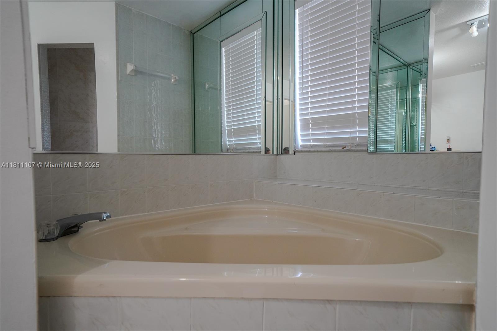 MAHOGANY ISLE HOMES CONDO - Residential