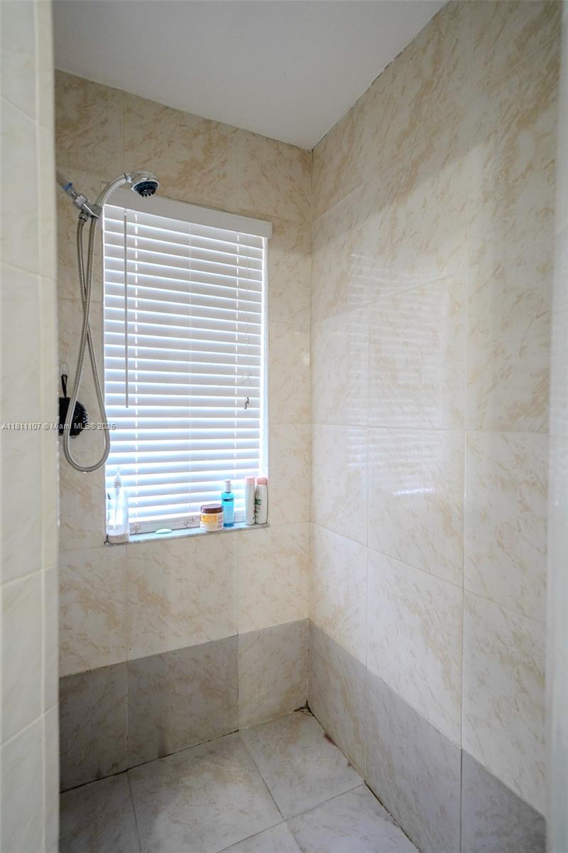 MAHOGANY ISLE HOMES CONDO - Residential
