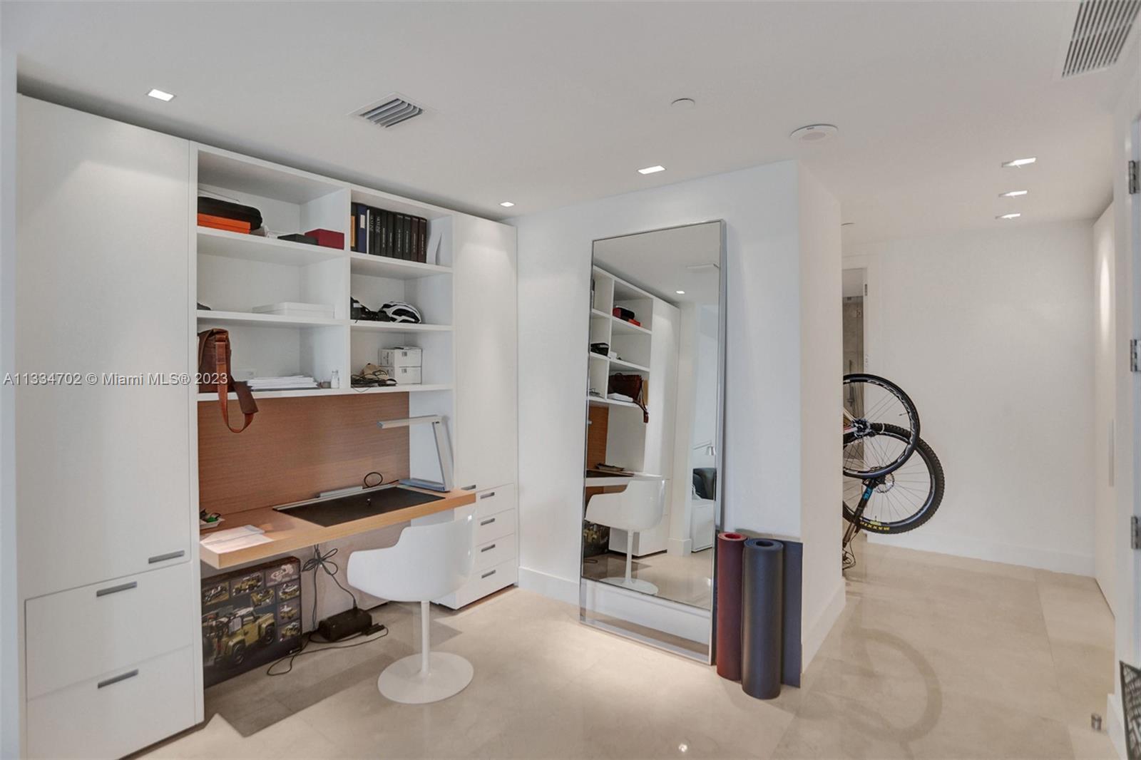 RESIDENCES AT VIZCAYA CON - Residential Lease