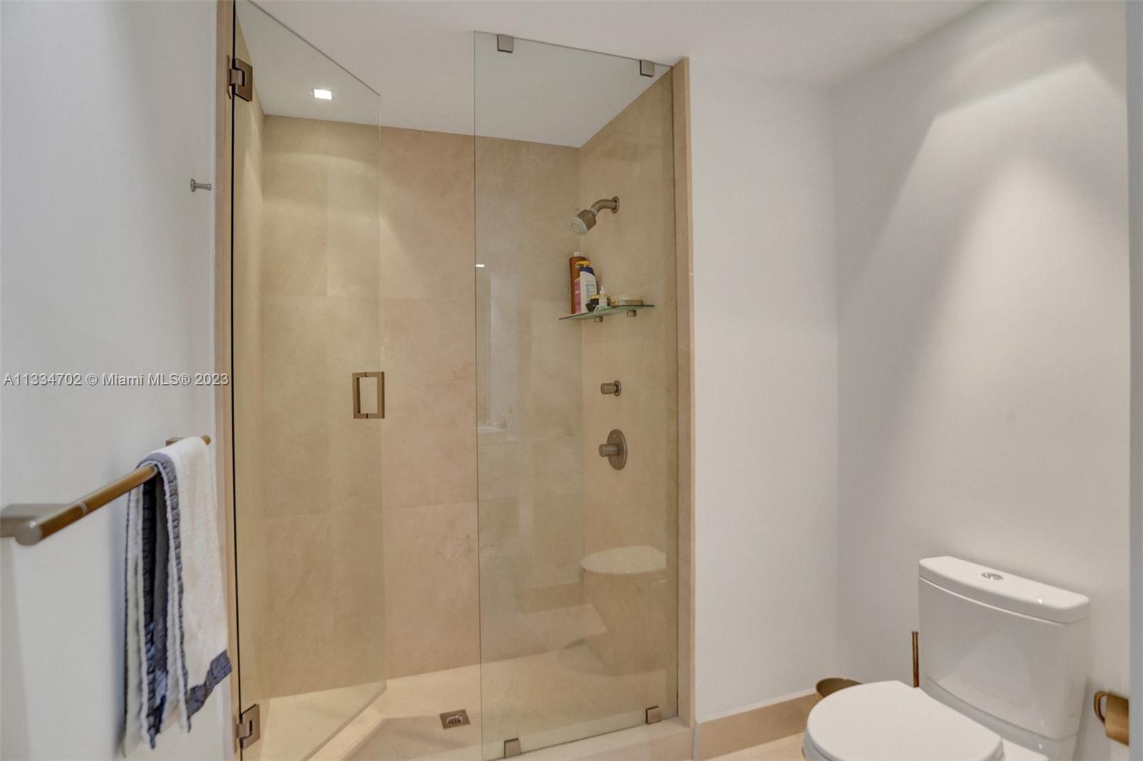 RESIDENCES AT VIZCAYA CON - Residential Lease