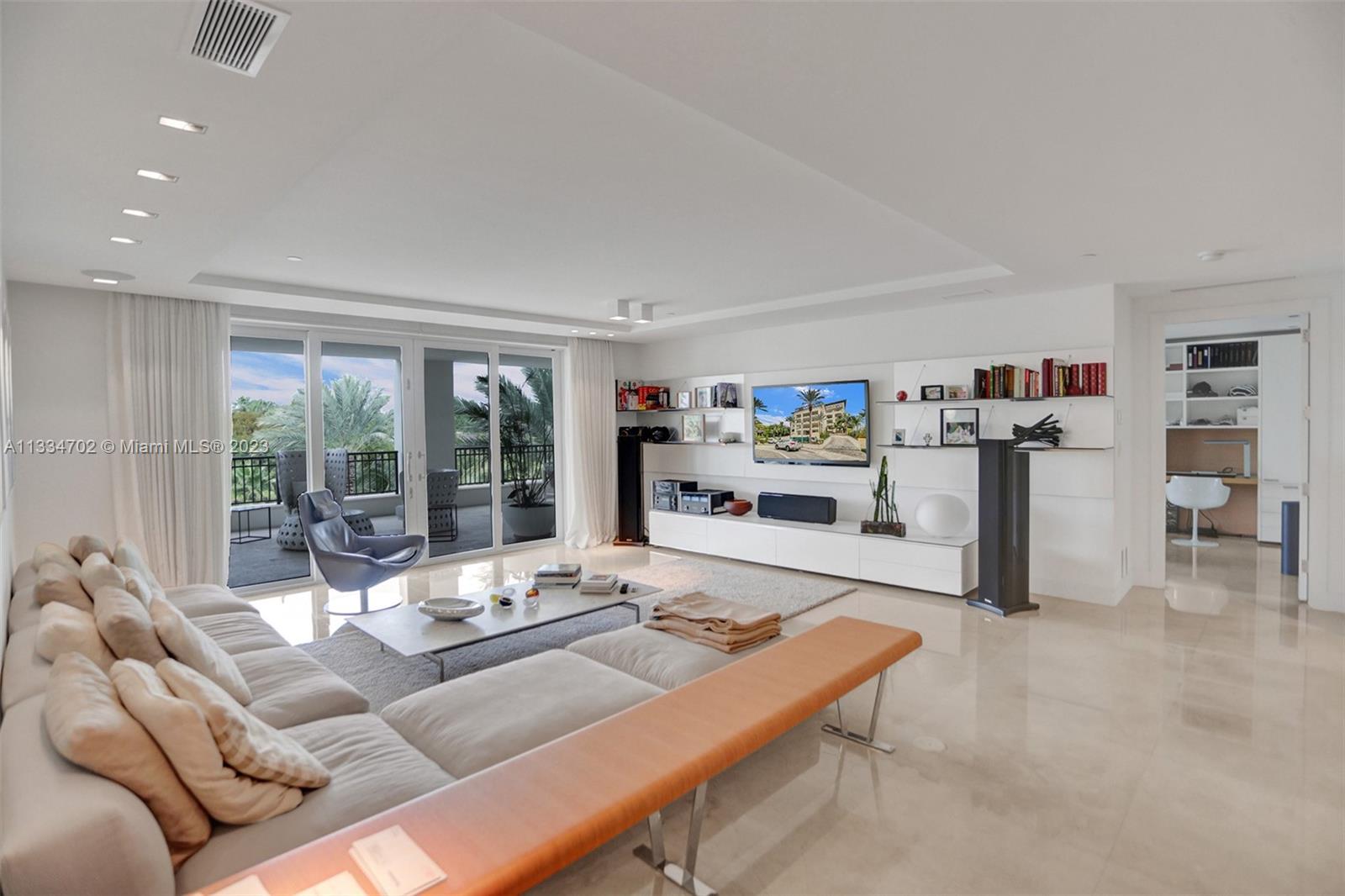 RESIDENCES AT VIZCAYA CON - Residential Lease