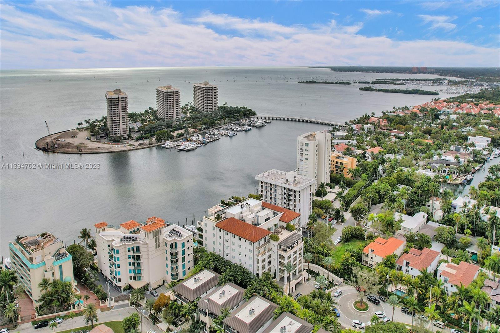 RESIDENCES AT VIZCAYA CON - Residential Lease