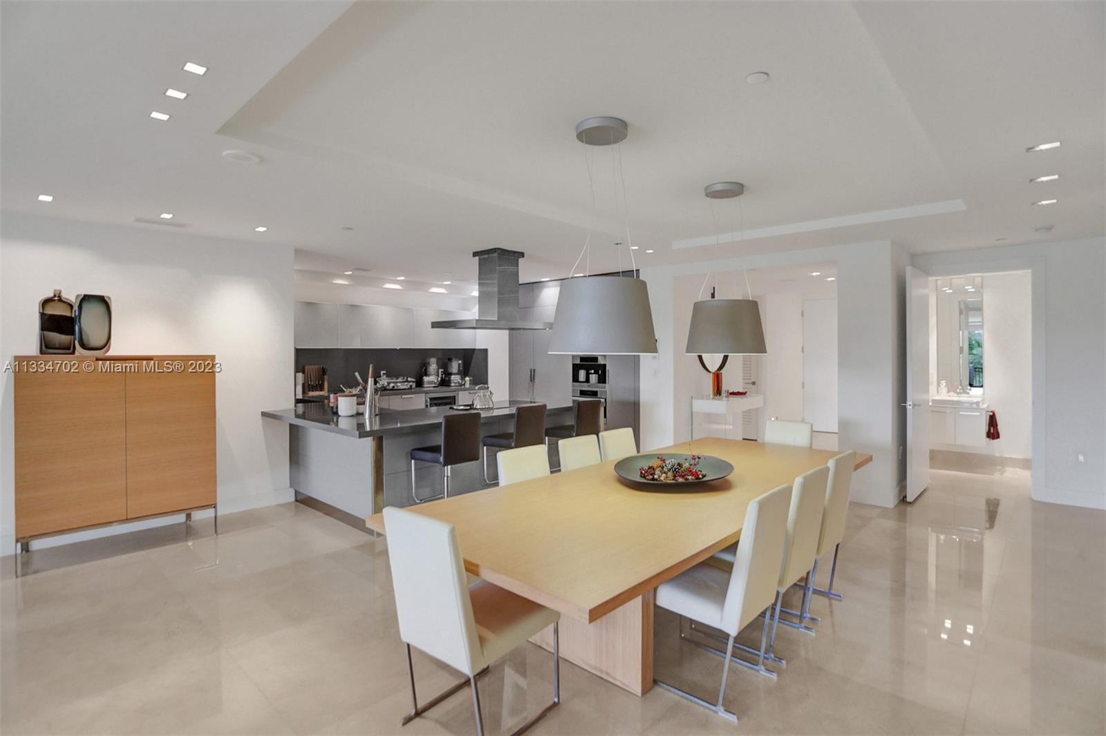 RESIDENCES AT VIZCAYA CON - Residential Lease