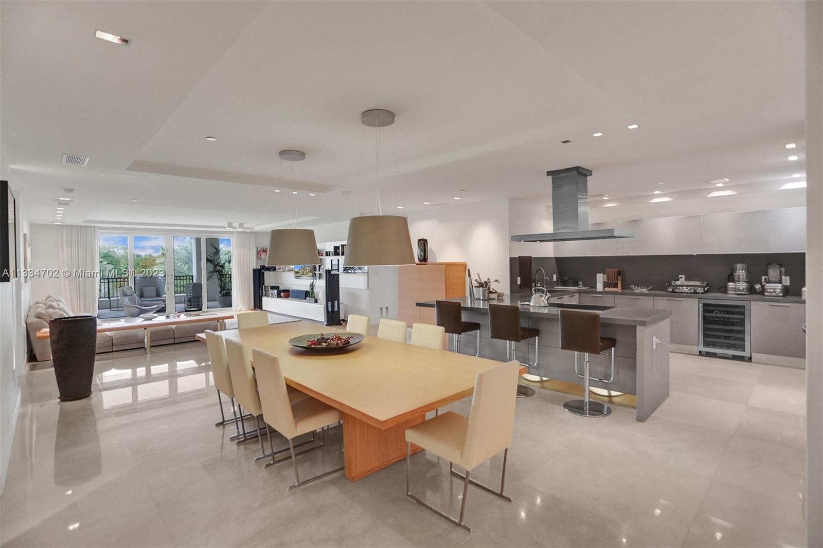 RESIDENCES AT VIZCAYA CON - Residential Lease