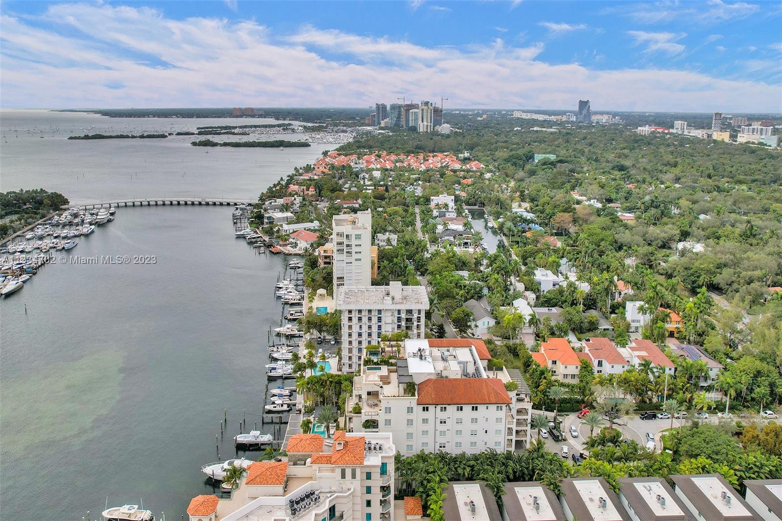 RESIDENCES AT VIZCAYA CON - Residential Lease