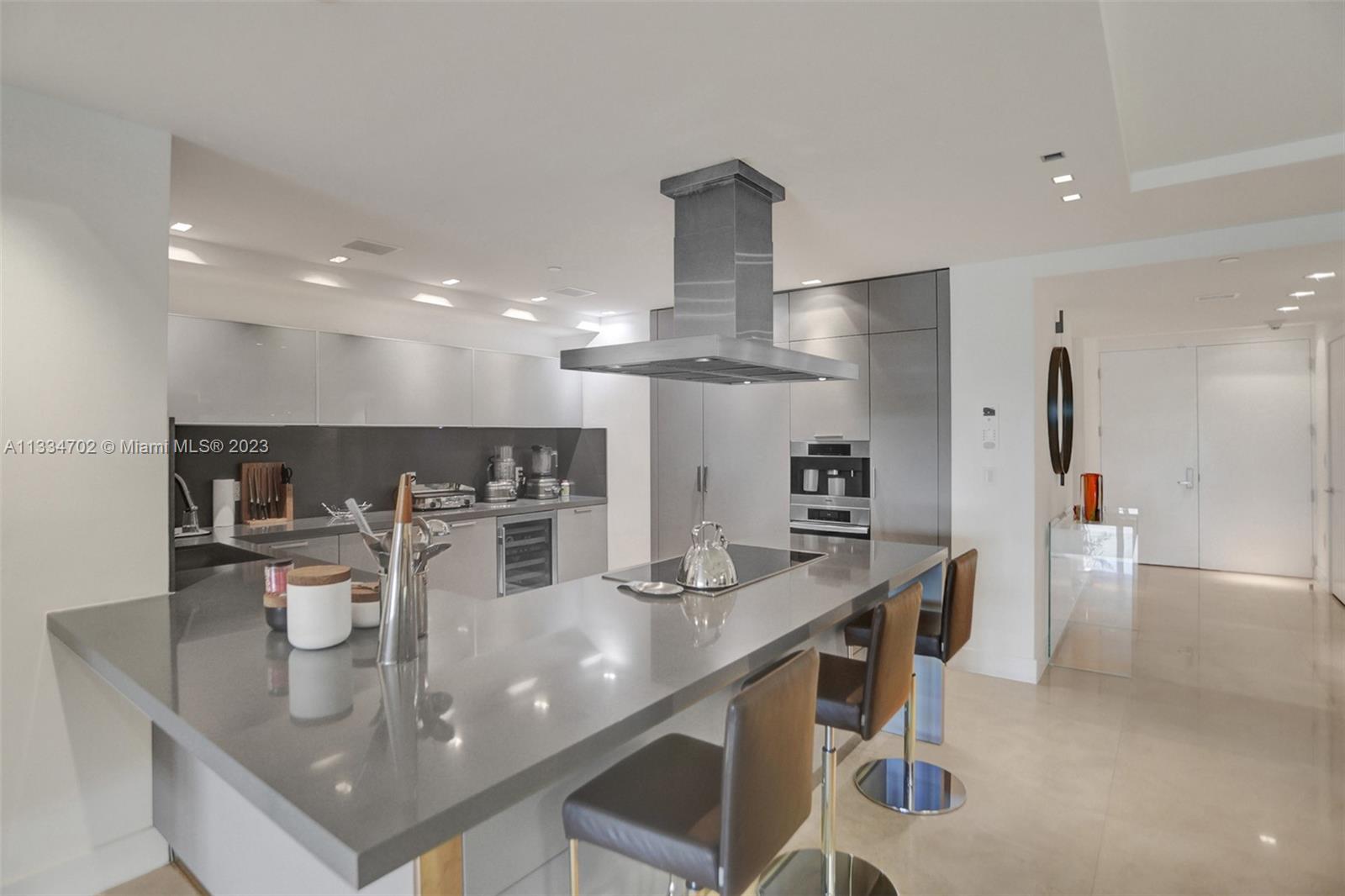 RESIDENCES AT VIZCAYA CON - Residential Lease