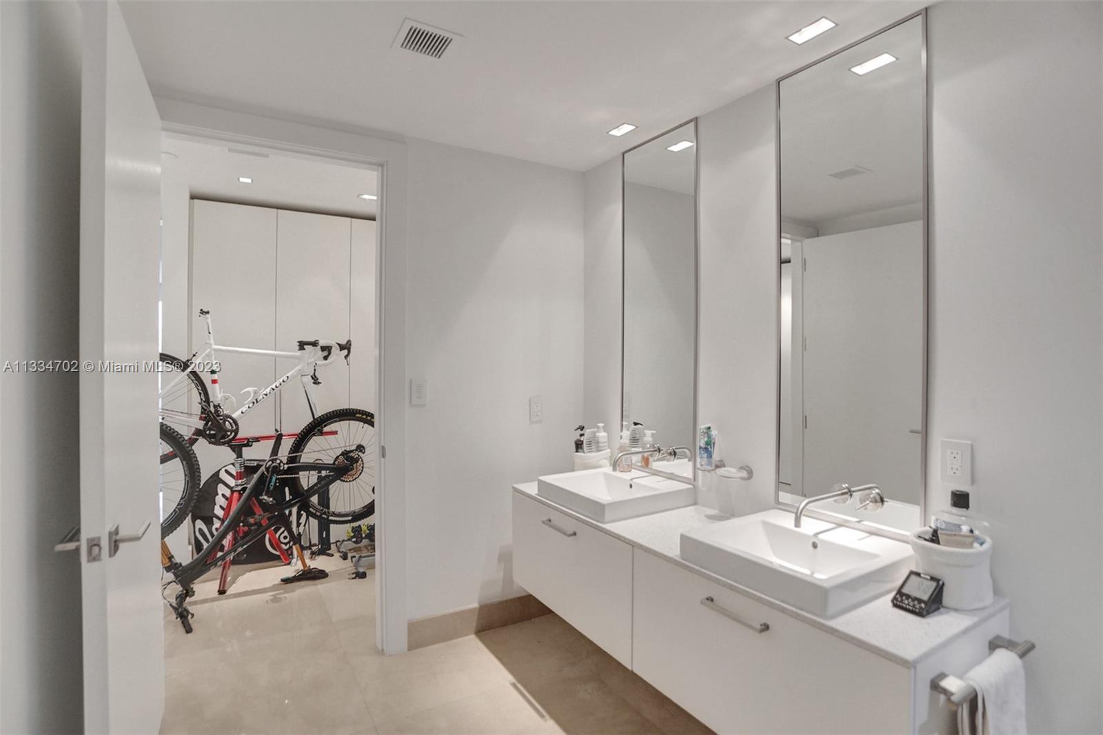 RESIDENCES AT VIZCAYA CON - Residential Lease