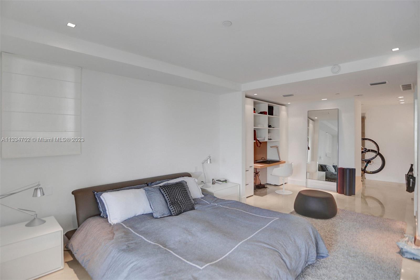 RESIDENCES AT VIZCAYA CON - Residential Lease